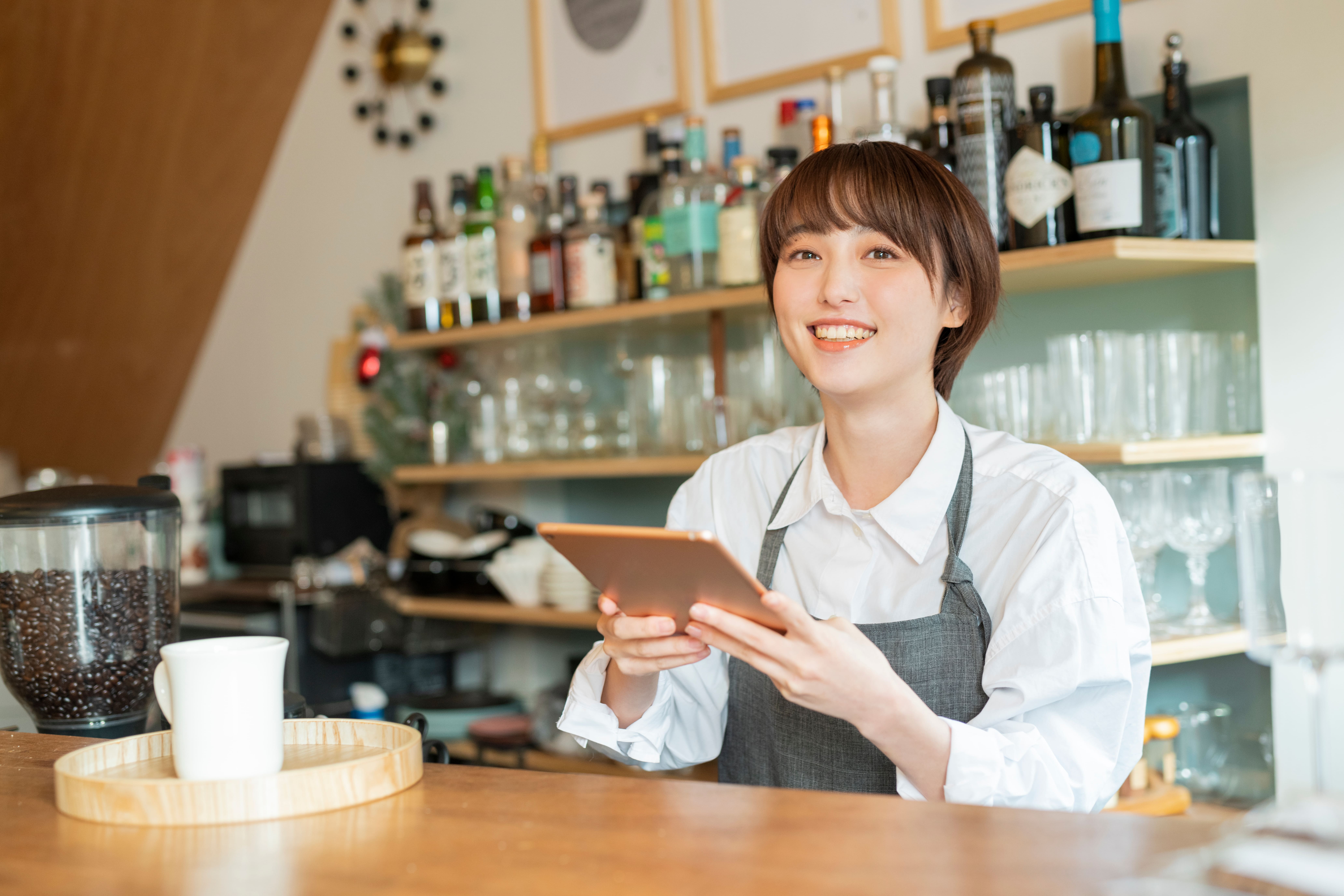 飲食店を開くには何が必要？開業に必要な資格や資金について解説
